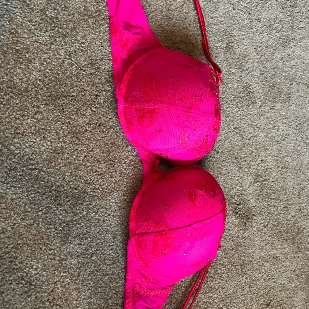 Victoria’s Secret add 2 cup sizes bra size 36C